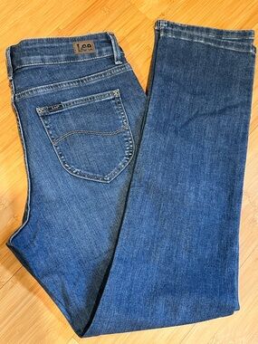 Lee Secretly Shapes Regular Fit * Mid Rise * Straight Leg - 10M. NWT